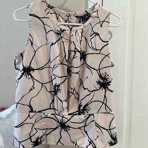 Banana Republic Factory sleeveless work blouse, cream and black design, size 4 P